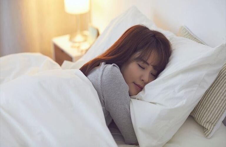 【寝ても疲れが取れないのはなぜ？】 深い睡眠のカギ「デルタパワー」に注目